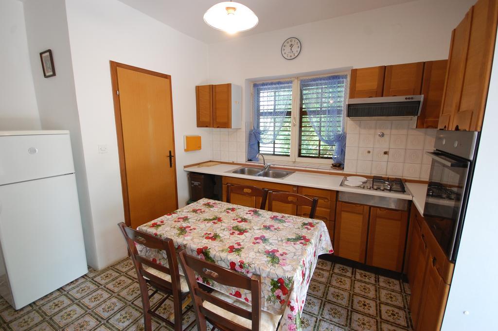 Apartment Mladan By El-Pi Tours Нивице Экстерьер фото