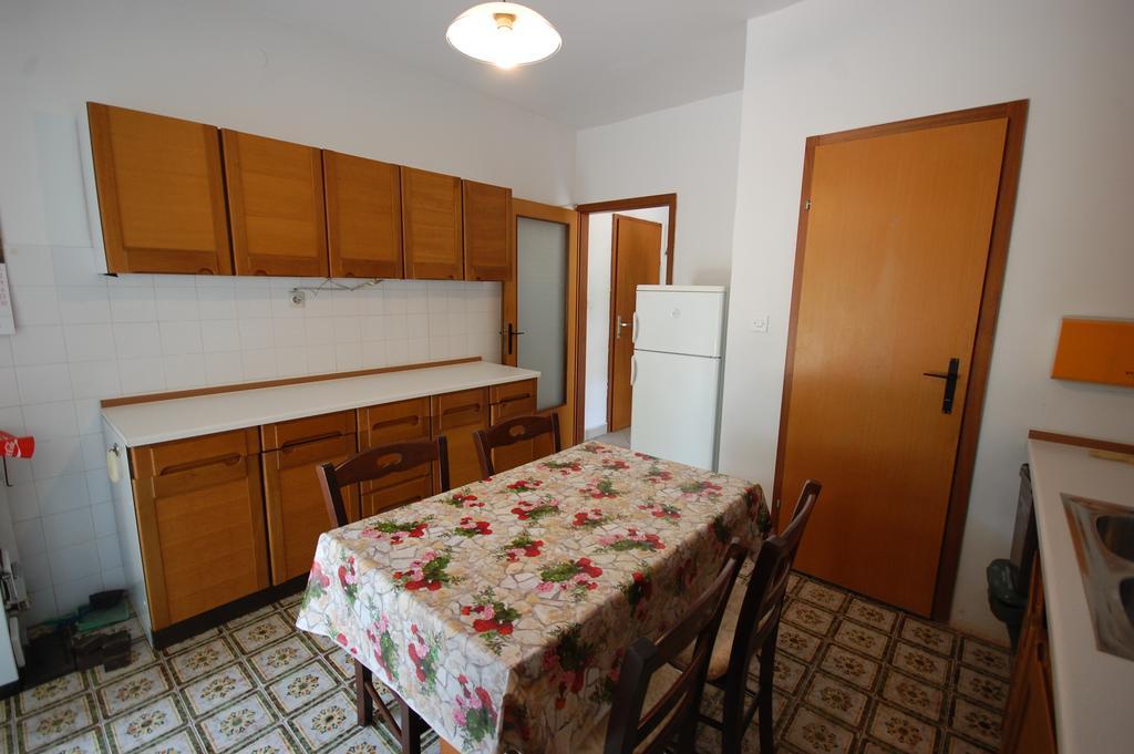 Apartment Mladan By El-Pi Tours Нивице Экстерьер фото